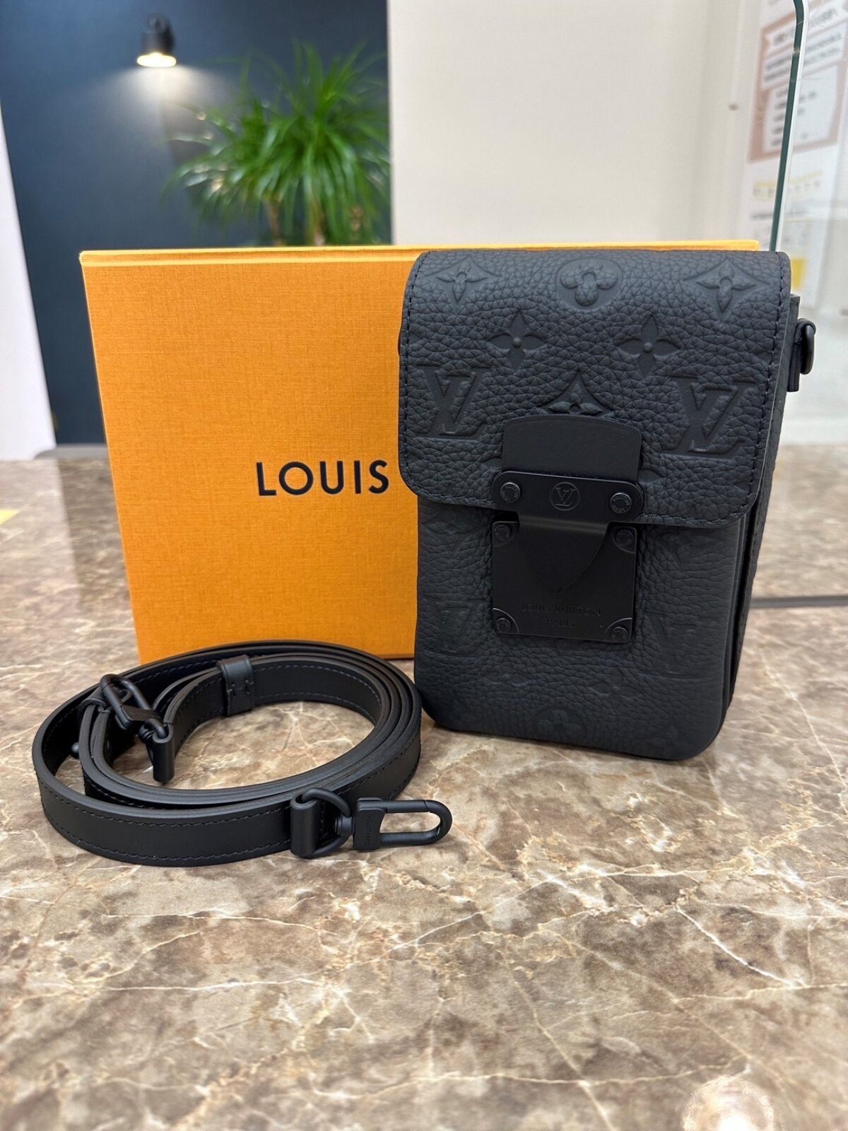 ルイ・ヴィトン LOUIS VUITTON Sロック ヴェルティカル・ウェアラブル
