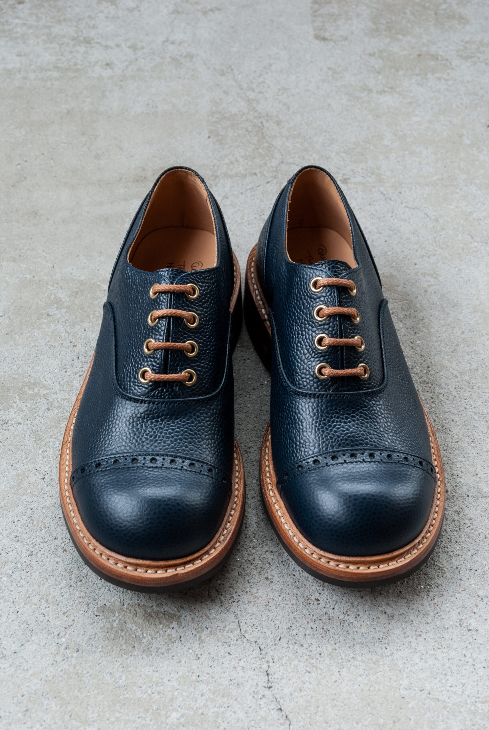 QUILP by Tricker's M7401 Oxford Shoe Navy Scotch Grain | kado