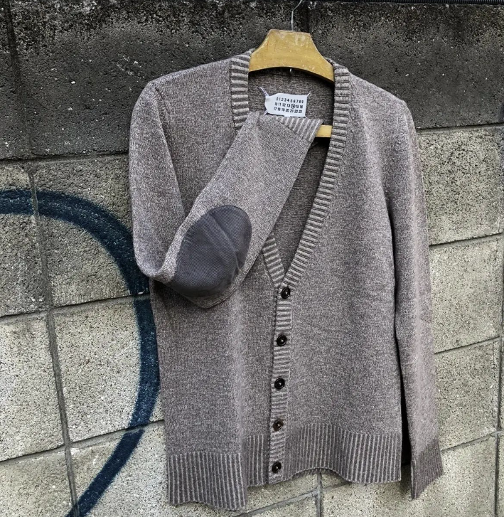 maison martin margiela エルボーパッチカーディガンです。肌ざわりも