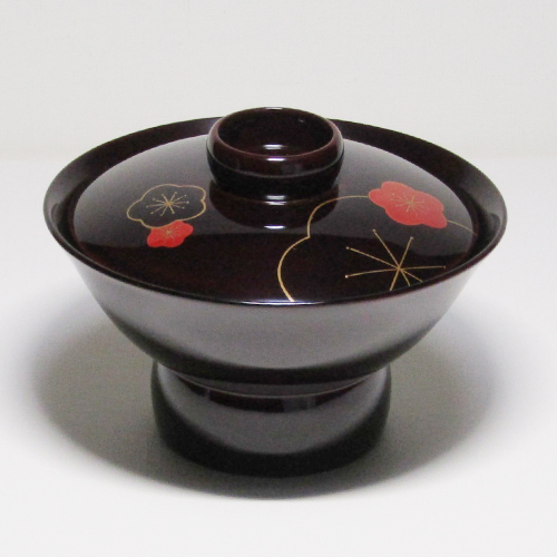輪島塗 雑煮椀 御殿形 -梅の蒔絵仕上げ (蓋表面) - [内外面とも朱タメ