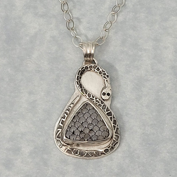 wrasse-stone-snake-necklace-