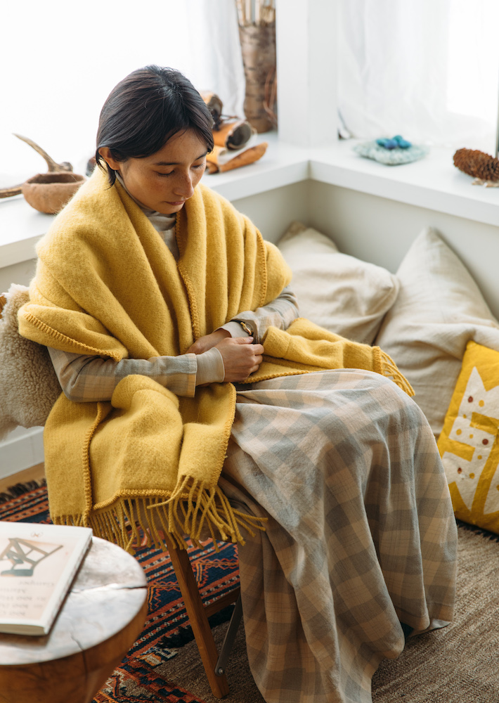 UNI pocket shawl（ochre） LIMITED STOCKS – LAPUAN KANKURIT（ラプ