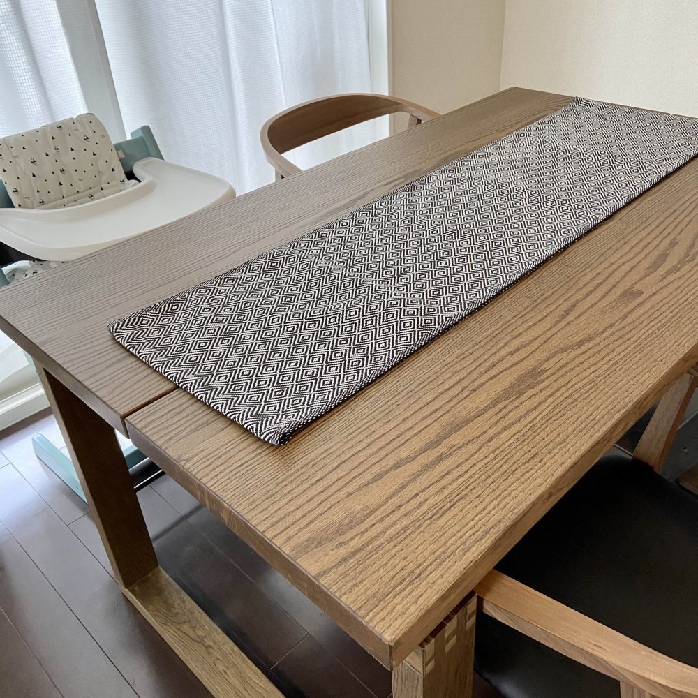 IKEAのダイニングテーブル | LEE