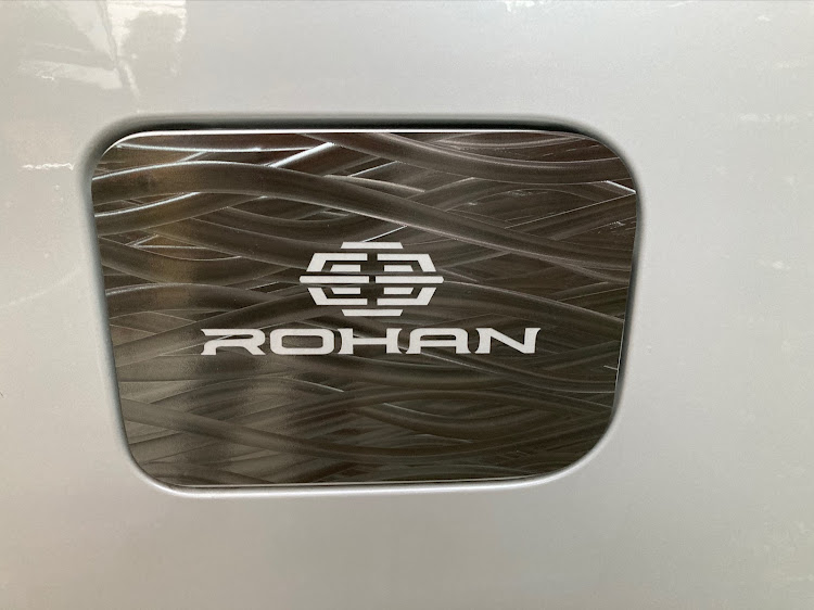 ヴォクシーのKUHL・給油口ステッカー・ROHAN・グラインダータトゥー