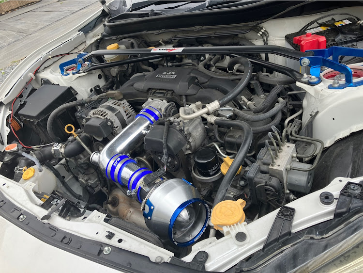 BRZのBRZ ZC6・エンジンルーム紹介・BLITZ ADVANCE POWER AIR CLEANER