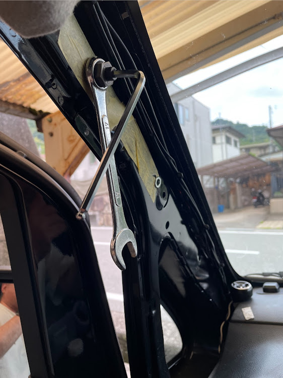 NV200バネットのちょっとナッター・アシストグリップ取付に関する