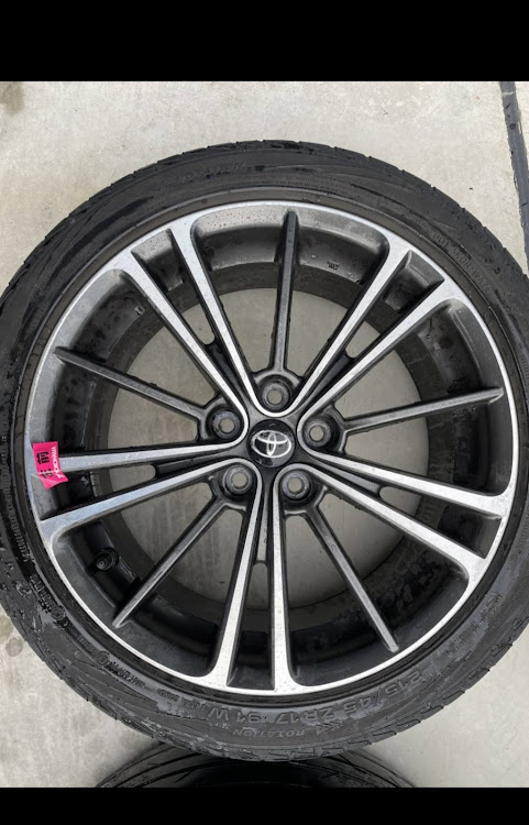 プリウスの教えてください！・86ホイール流用に関するカスタム事例｜車