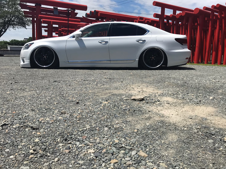 LSのLS460・ユージーランドボディssキット・LS600h・モデリスタ