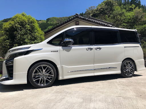 ヴォクシーのスタイリッシュモール取付・ヴォクシーTRD・ヴォクシー