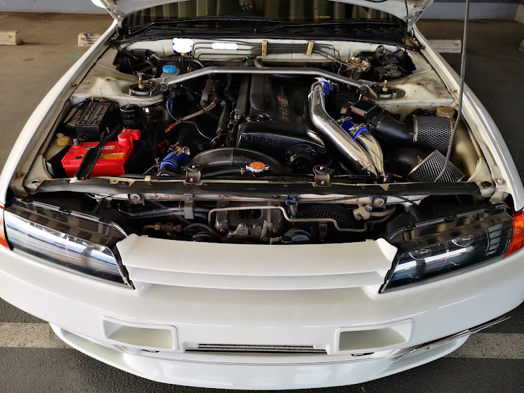 スカイライン GT-RのBNR32・スカイライン・GT-R・インテークパイプ交換