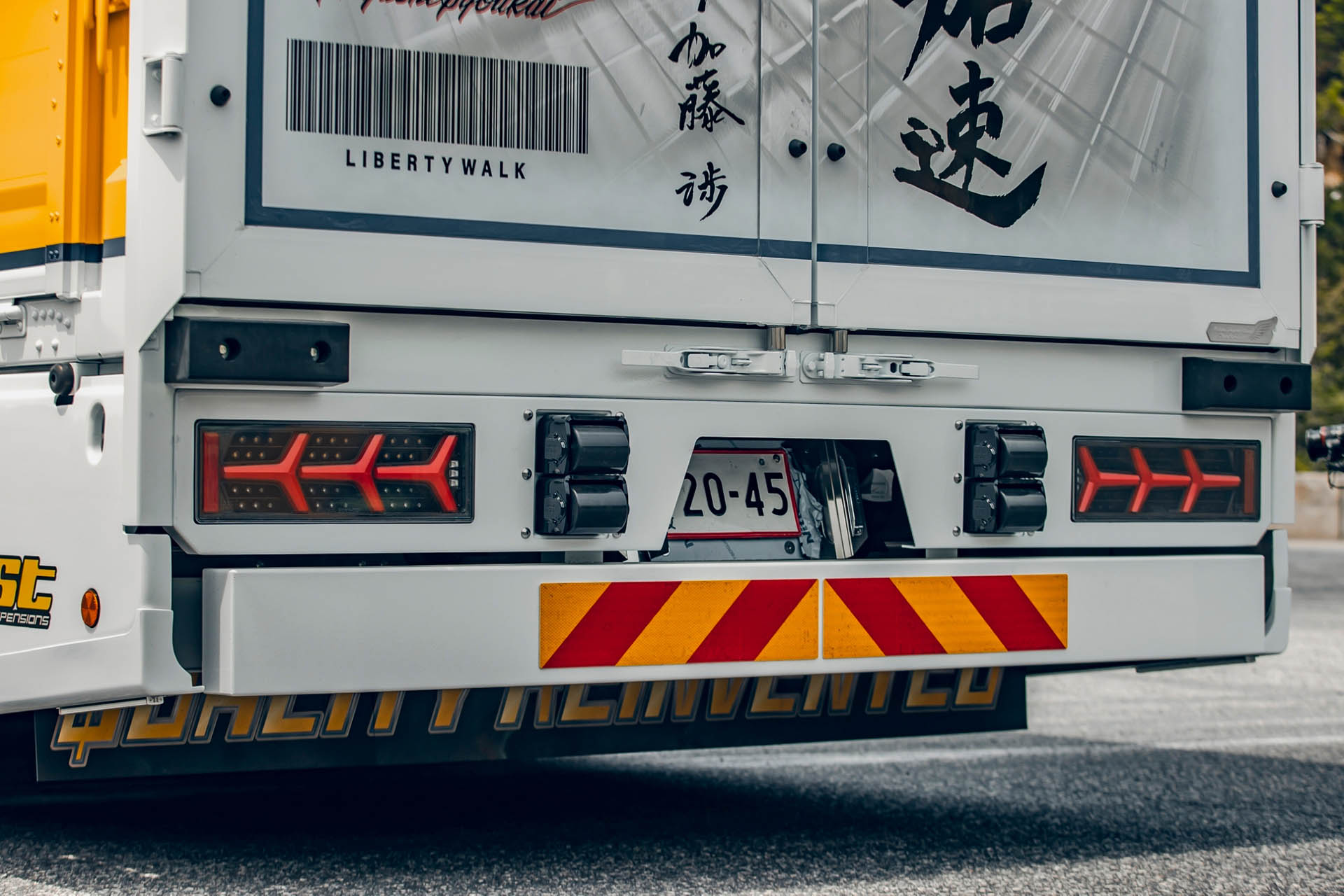 LB-TRUCKS Mitsubishi Fuso SUPER GREAT - LIBERTY WALK | リバティー