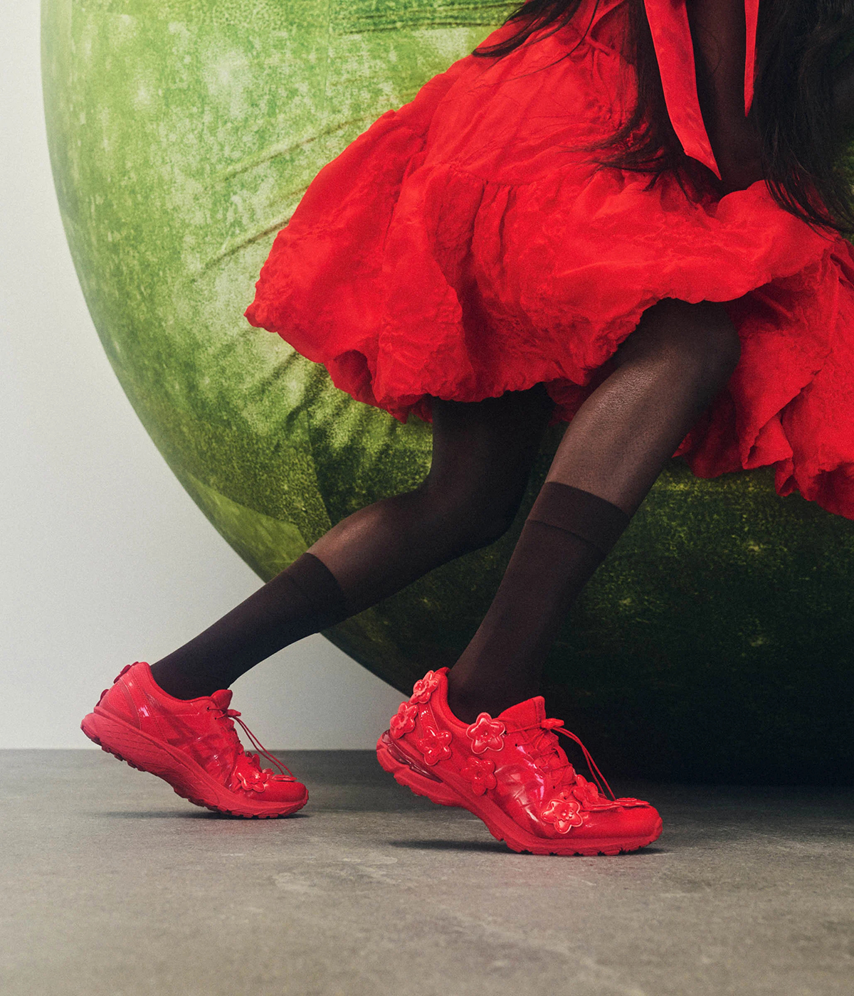 ASICS x CECILIE BAHNSEN 男性にこそ履いてほしい、全体に花のモチーフ