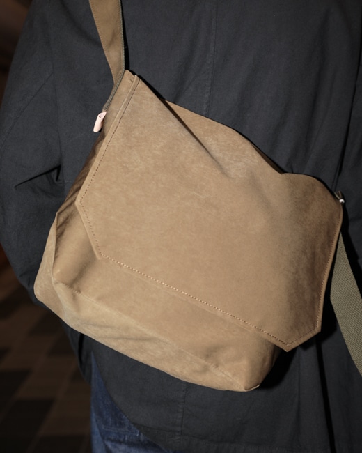 Hender Scheme Flap Shoulder Small [Khaki/Beige/Black]