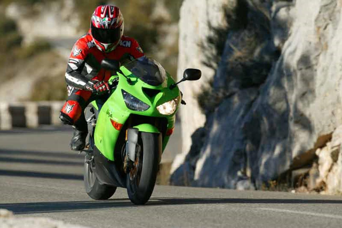 KAWASAKI ZX-6R (2005-2006) Review | Speed, Specs & Prices