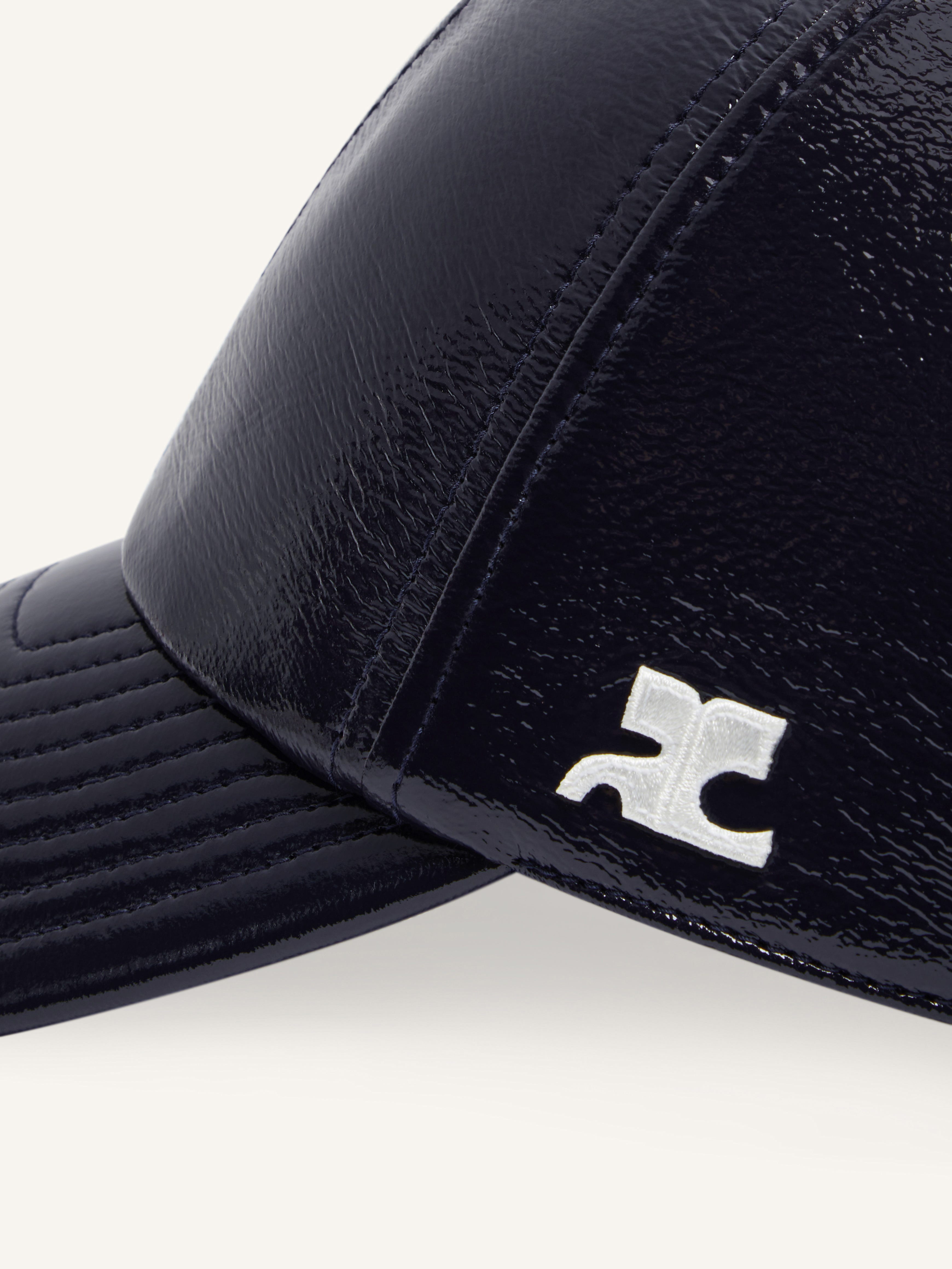 REEDITION VINYL CAP - courrèges