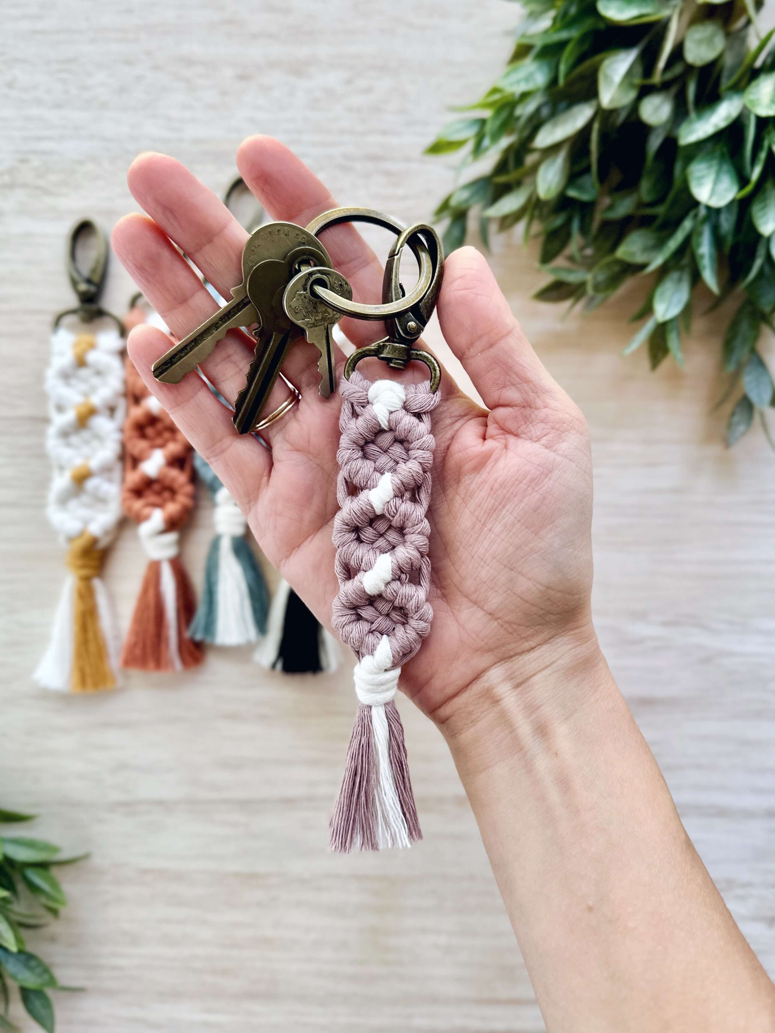 Boho Macrame Keychain Pattern | Beginner | Camellia – Manifold Witness