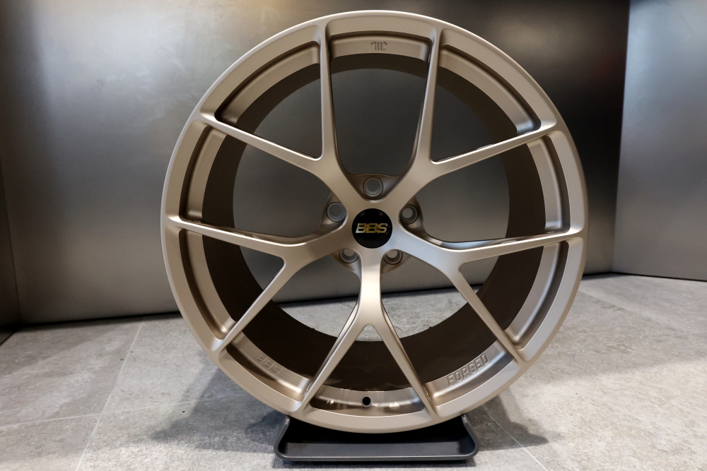 BBS FI-R EVO “Citrine Gold” ＆ BBS LM ダイヤモンドゴールド限定発売