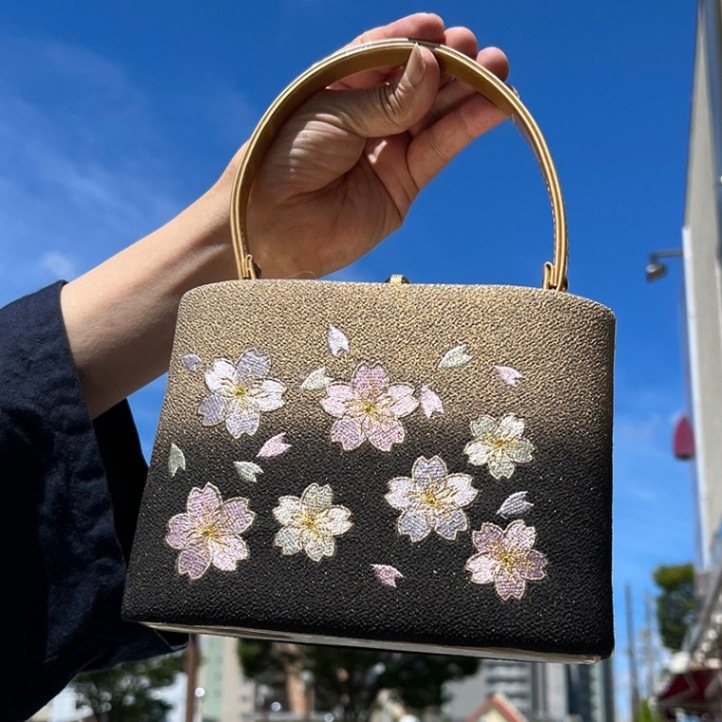 振袖向き 桜刺繍のバッグ 本店インスタグラム紹介品 【中古】6/10更新