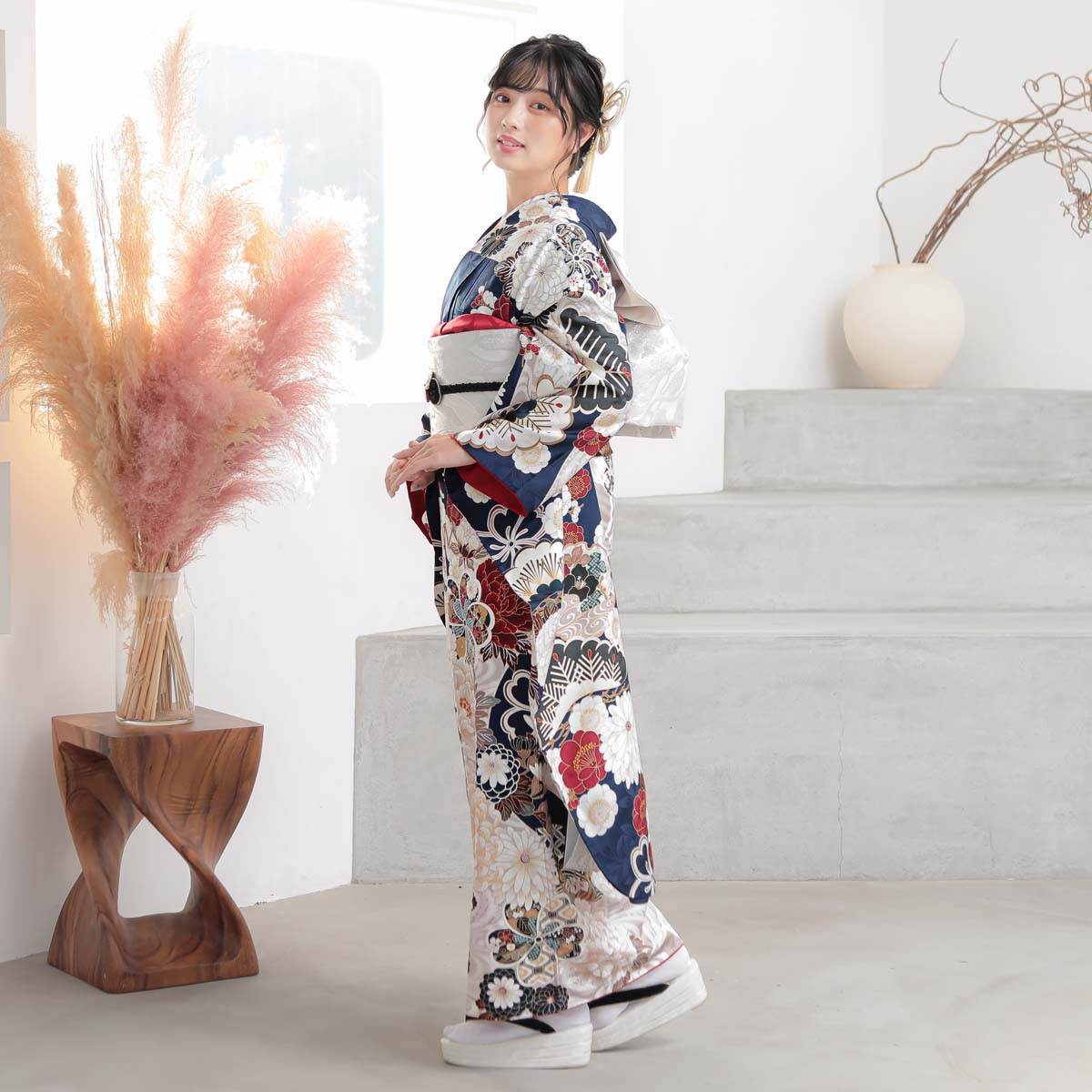 濃紺 流水菊牡丹（【振袖・袋帯・長襦袢のセット商品】） | FURISODE