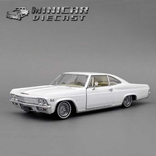 1/24 箱入り ミニカー 1965 Chevrolet Impala SS 396 ホワイト