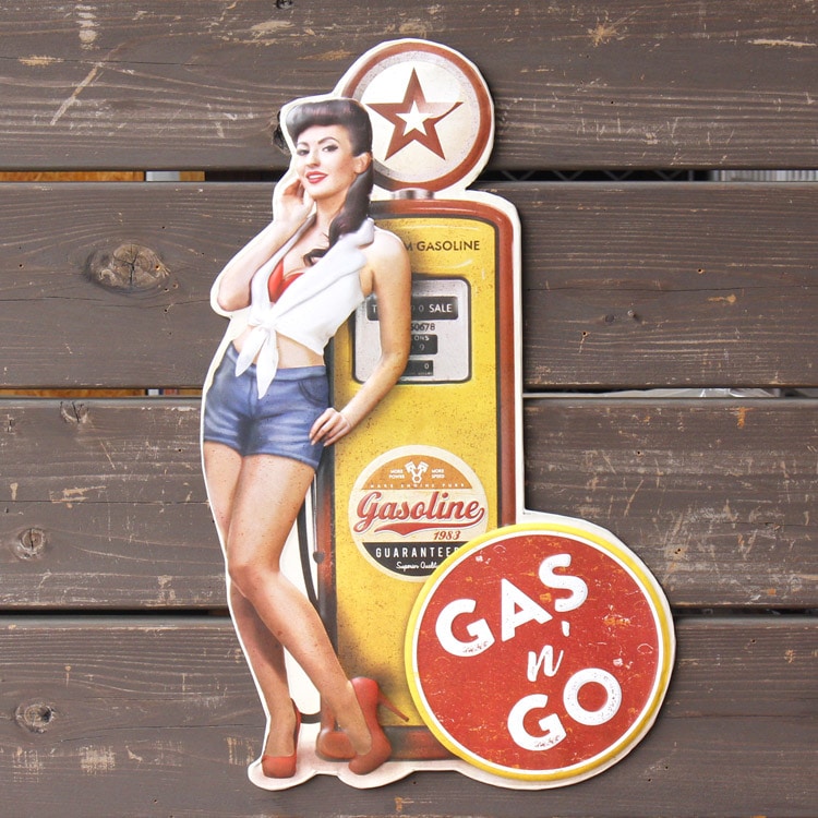 ブリキ看板 エンボスメタルサイン ヴィンテージ ガスポンプ ピンナップ