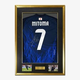 額装済みサイン入りサッカーユニフォームを販売 - THE DUGOUT