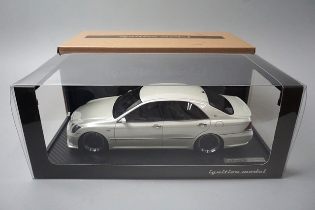 1/18 イグニッションモデル IG1492 トヨタ クラウン アスリート