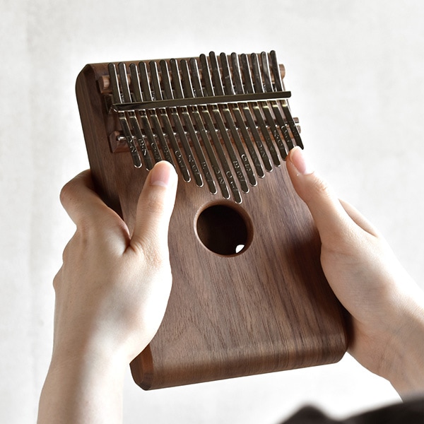 Kalimba Box」天然木の温もりと癒しの音色。伝統技術を用いた民族楽器