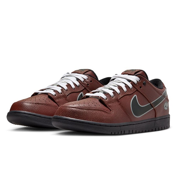NIKE SB】 DUNK LOW PRO QS カラー： dark pony/black-silver-white