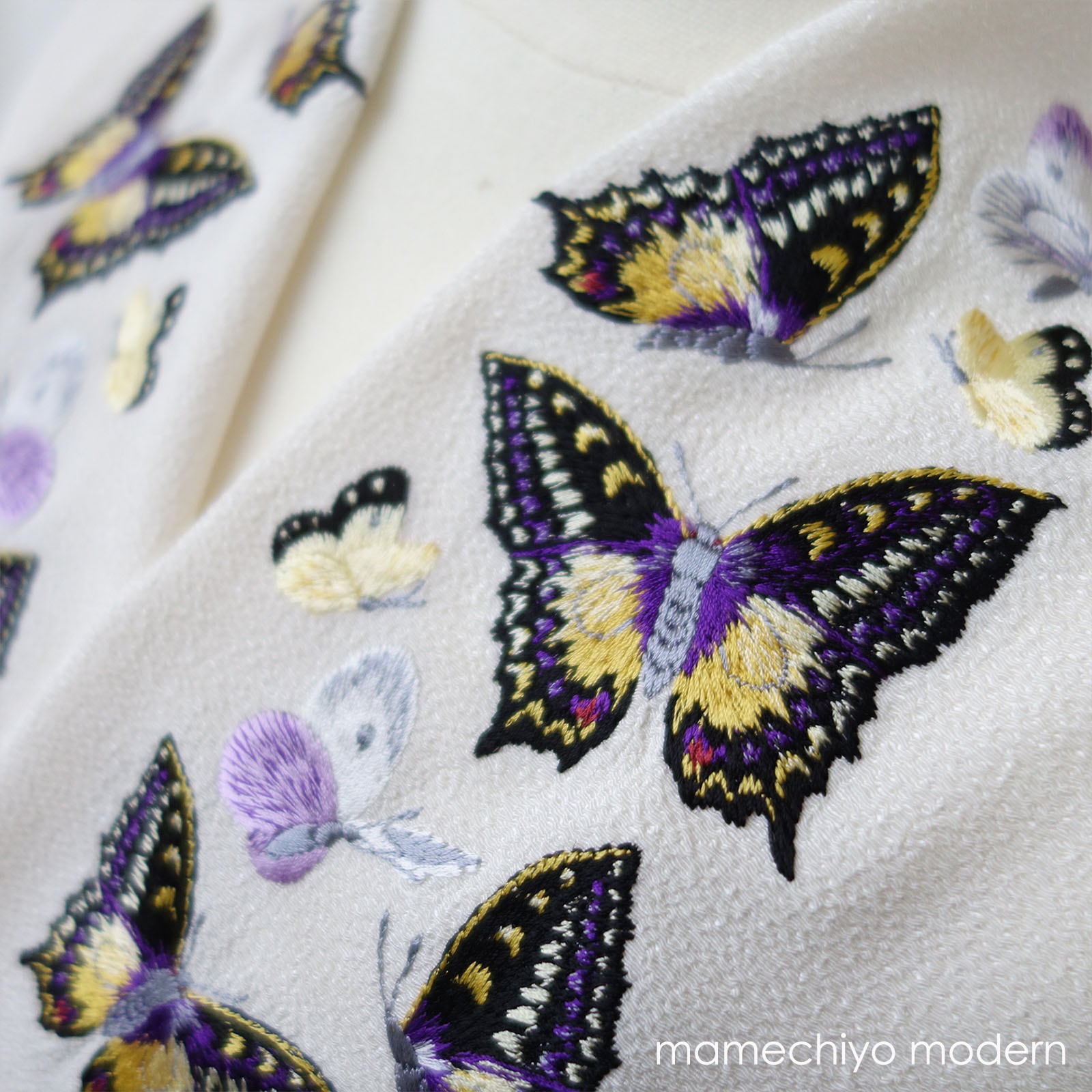 新作】刺繍半襟 蝶爛漫（白×紫）