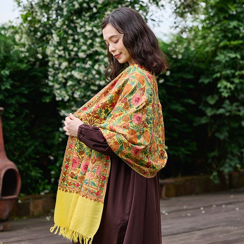 アリ刺繍ウールショール｜マライカ公式通販