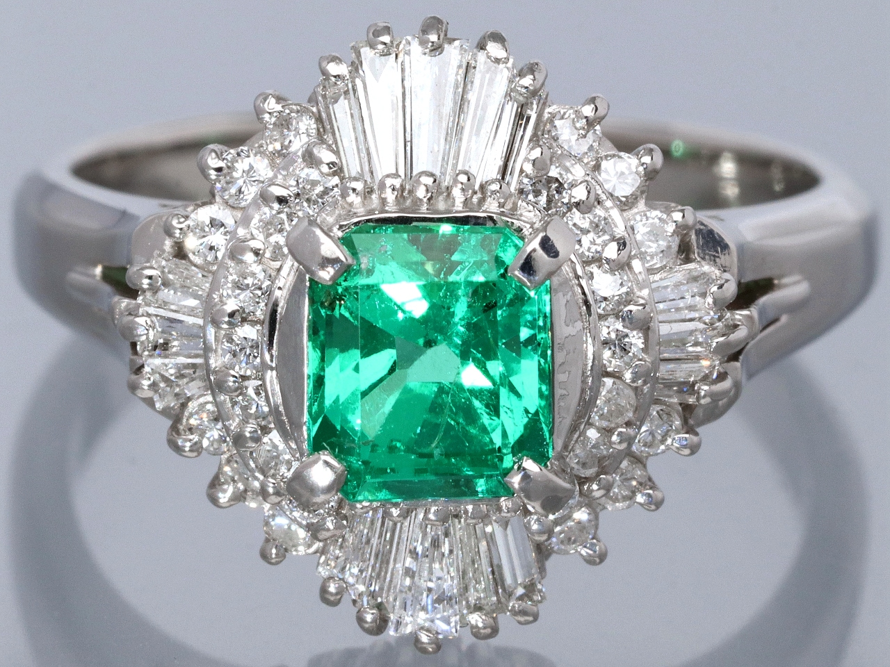 1点物】鑑別書付き☆世界四大宝石☆Pt900☆0.77ct☆エメラルドカット