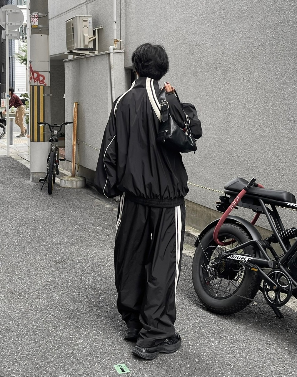 Chikashitsu +】set up side line track pants (2color