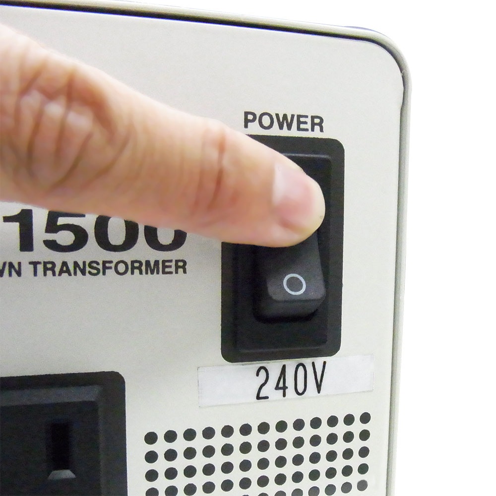 予約受付品】PAL-1500IP 海外用 1500W 変圧器 ダウントランス