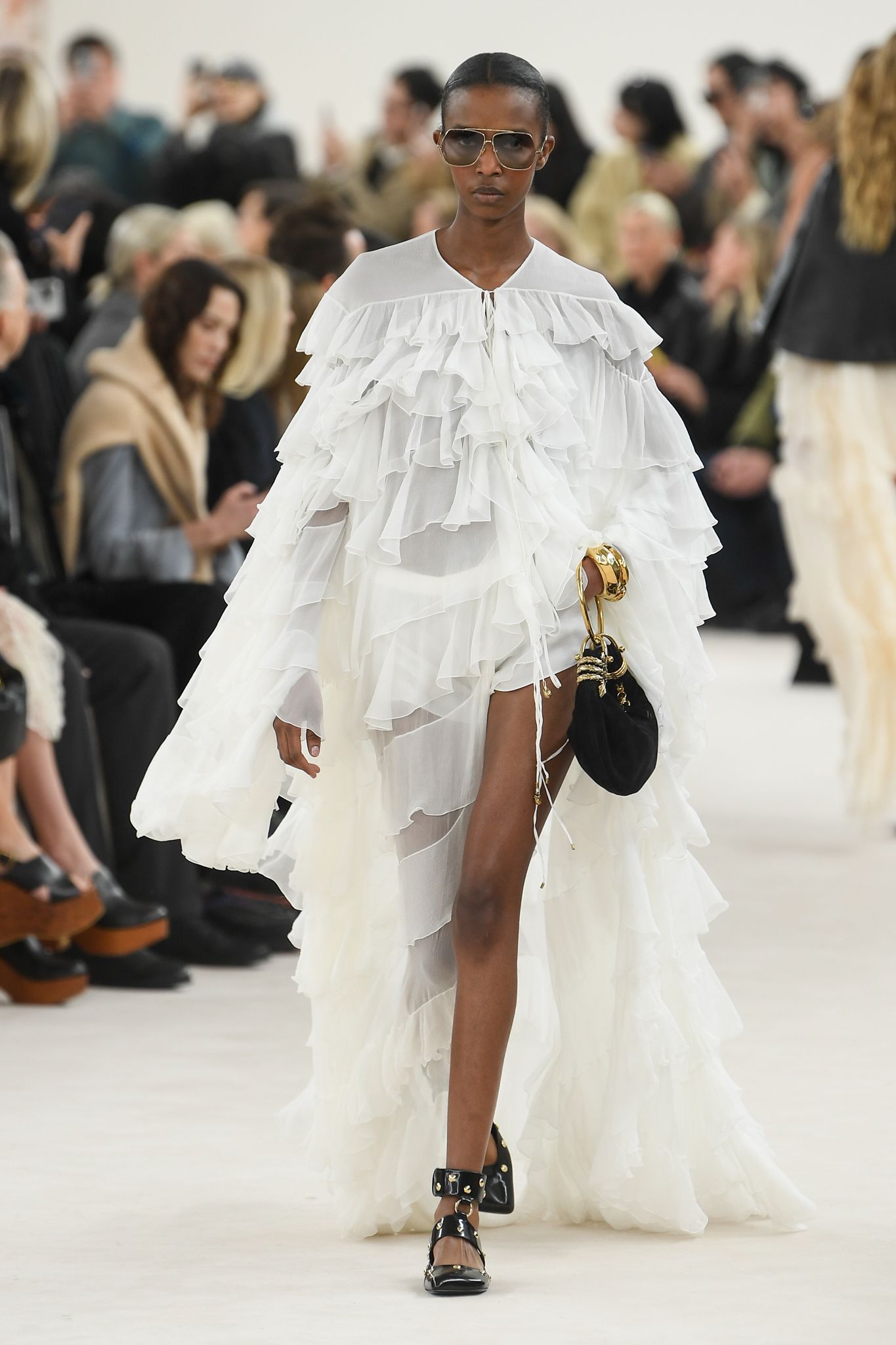 ルック】「クロエ」2024-25年秋冬コレクション - WWDJAPAN
