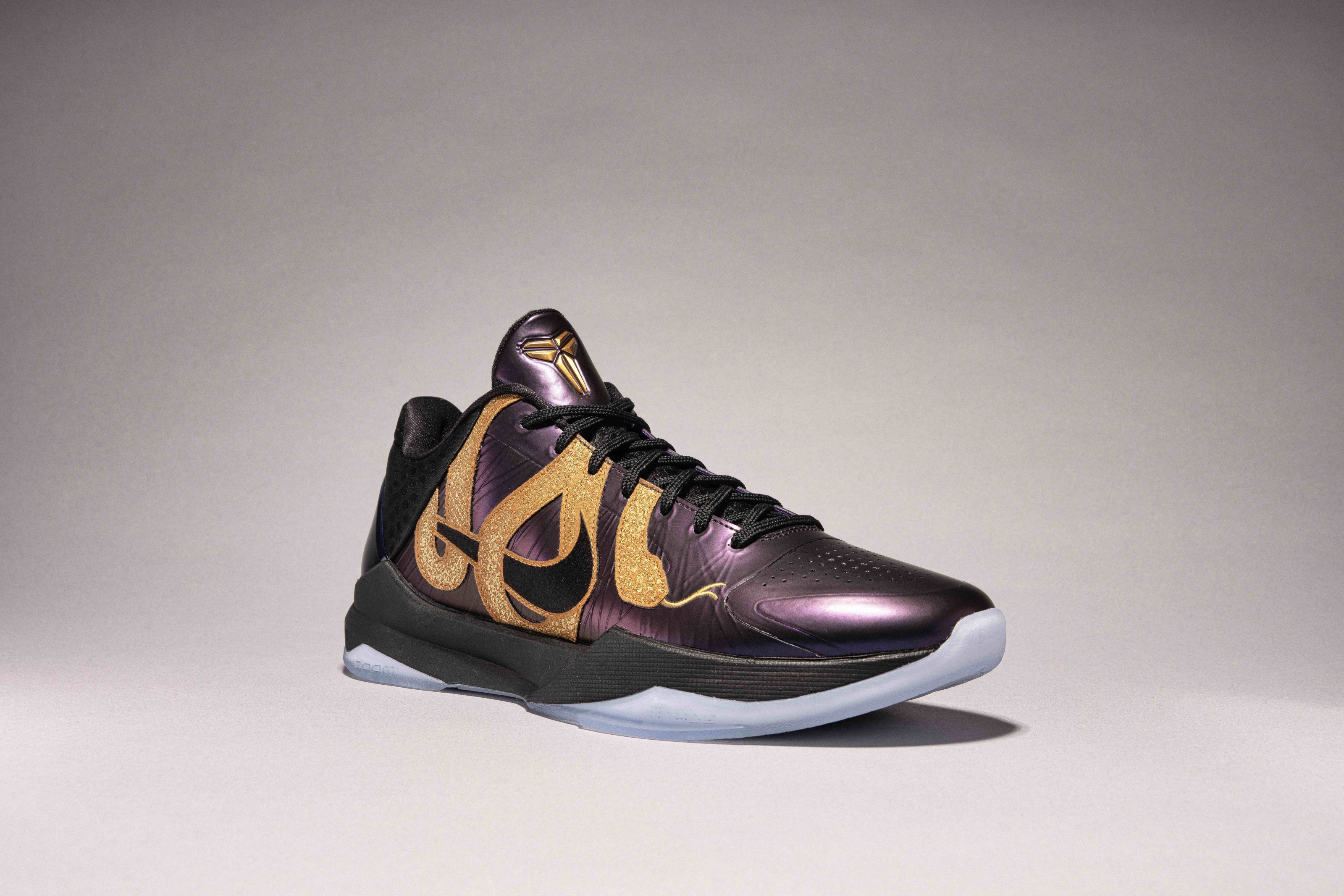 コービーのフットウェアとアパレルの新作で、NikeがMambaイヤーを