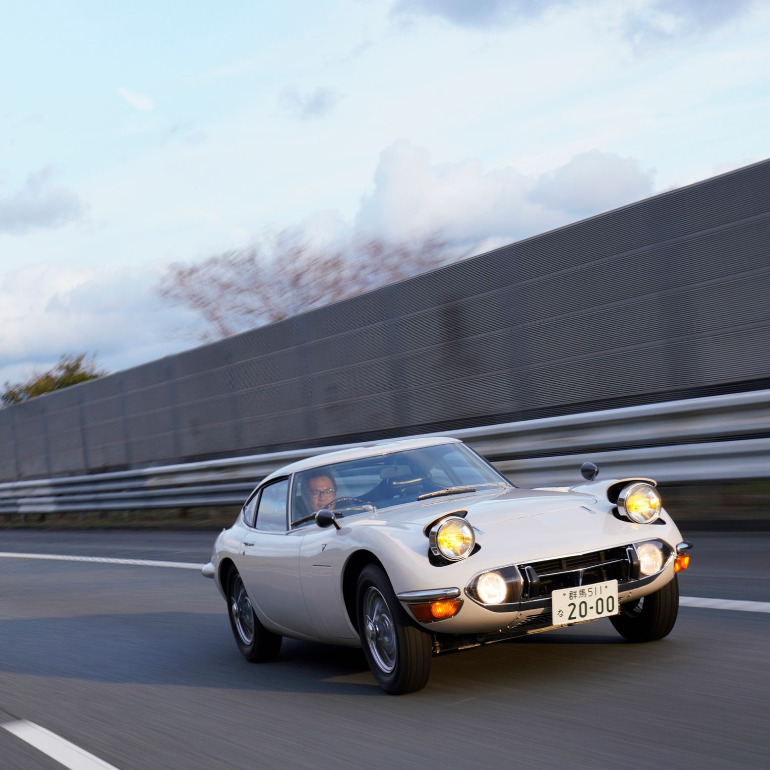 toyota-2000gt-2-2.jpg