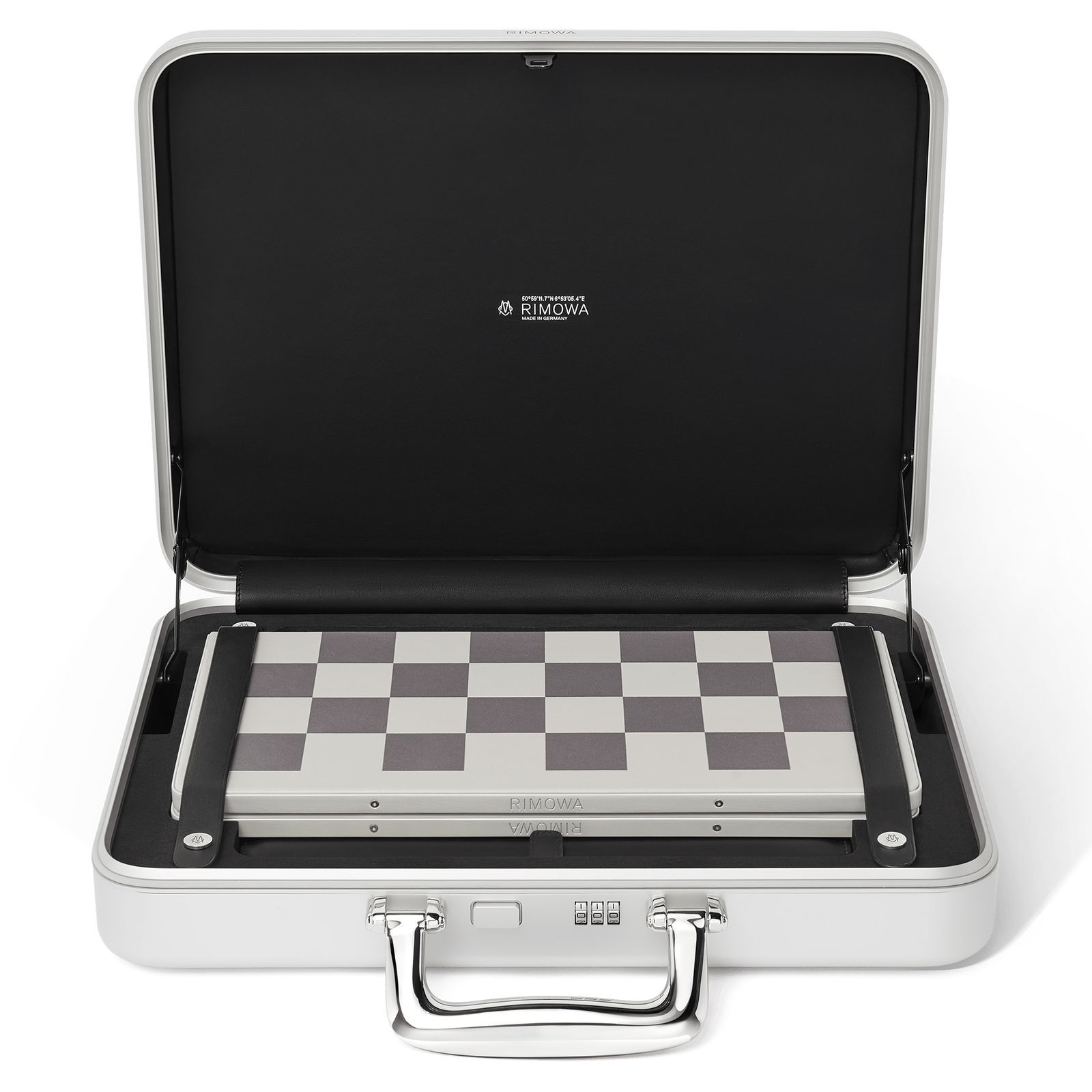 RIMOWAからチェス専用のケース、「チェス アタッシュ」が発売へ | GQ JAPAN