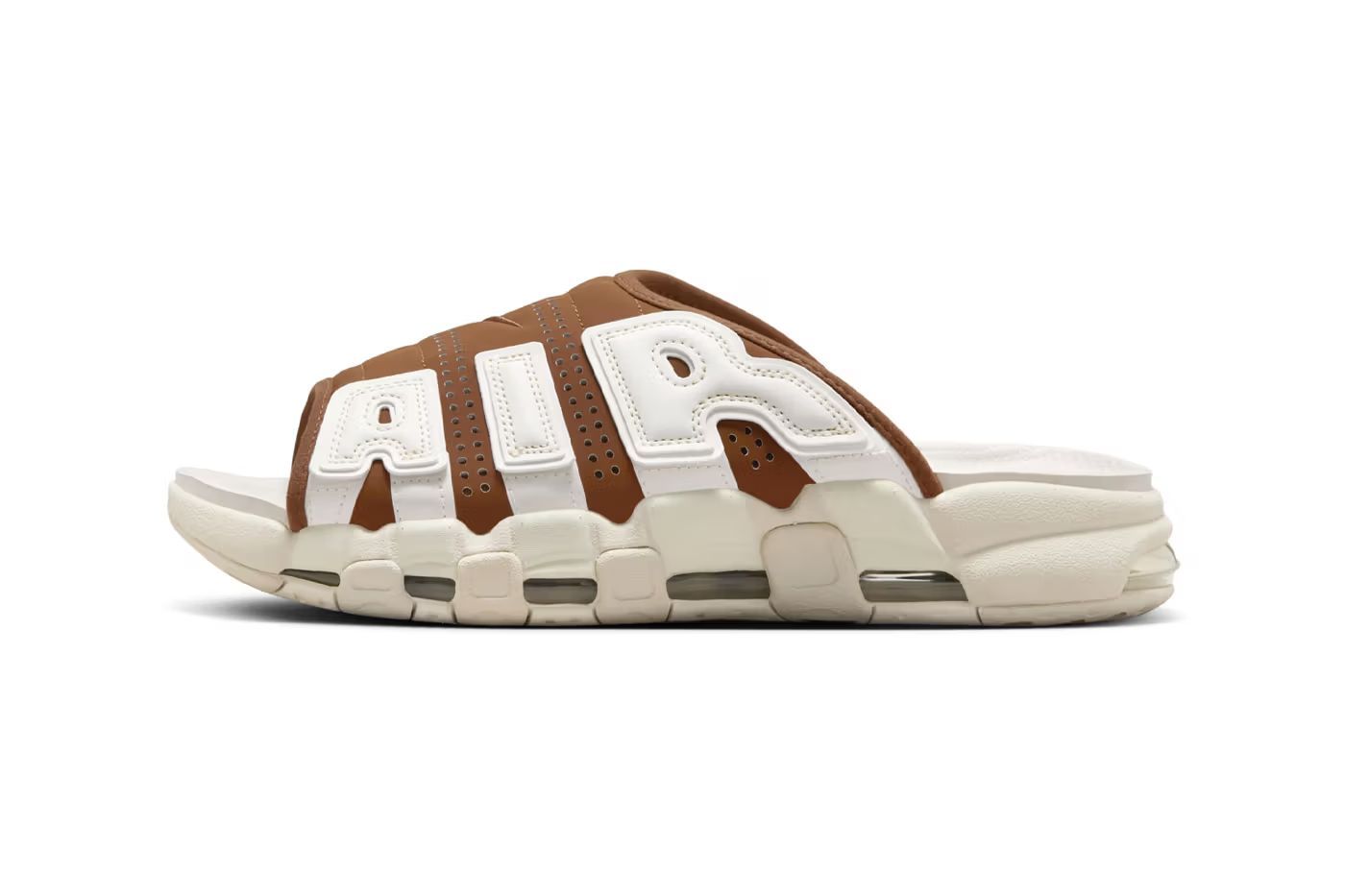 ナイキ「エア モア アップテンポ “Brown”」は、涼やかな夏サンダルだ