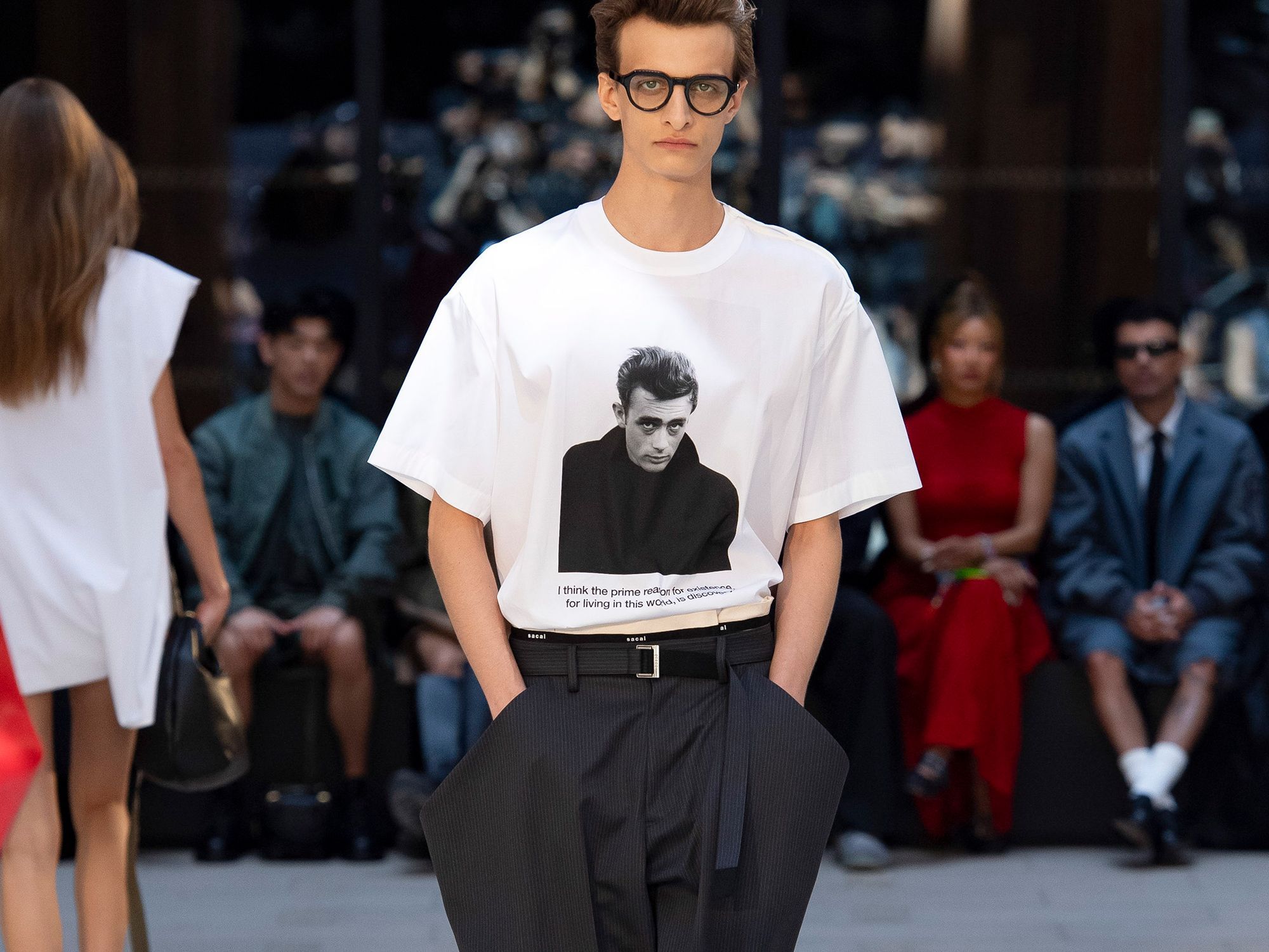 sacai」2025年春夏コレクション開催。気になるコラボレーションを総