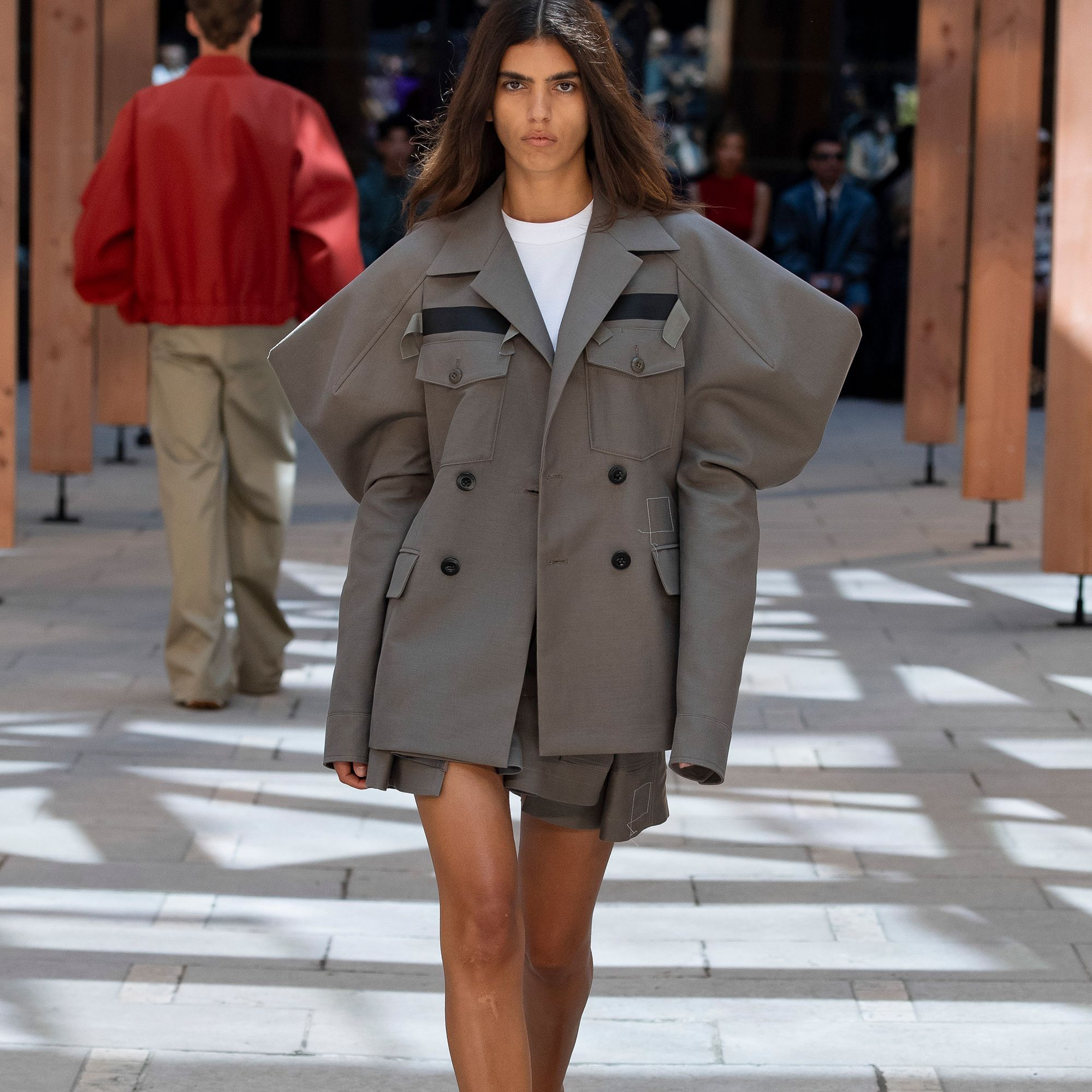 ギャラリー：「sacai」2025年春夏コレクション開催。気になる