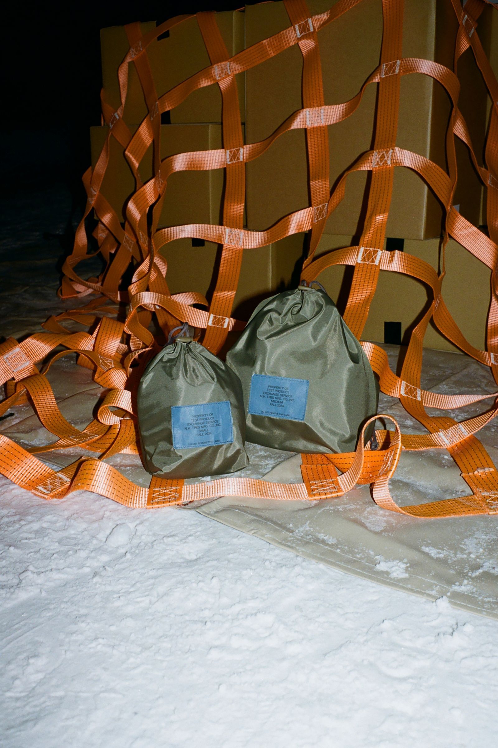 米空軍レインコートケースが着想源。「N.HOOLYWOOD TPES × OUTDOOR