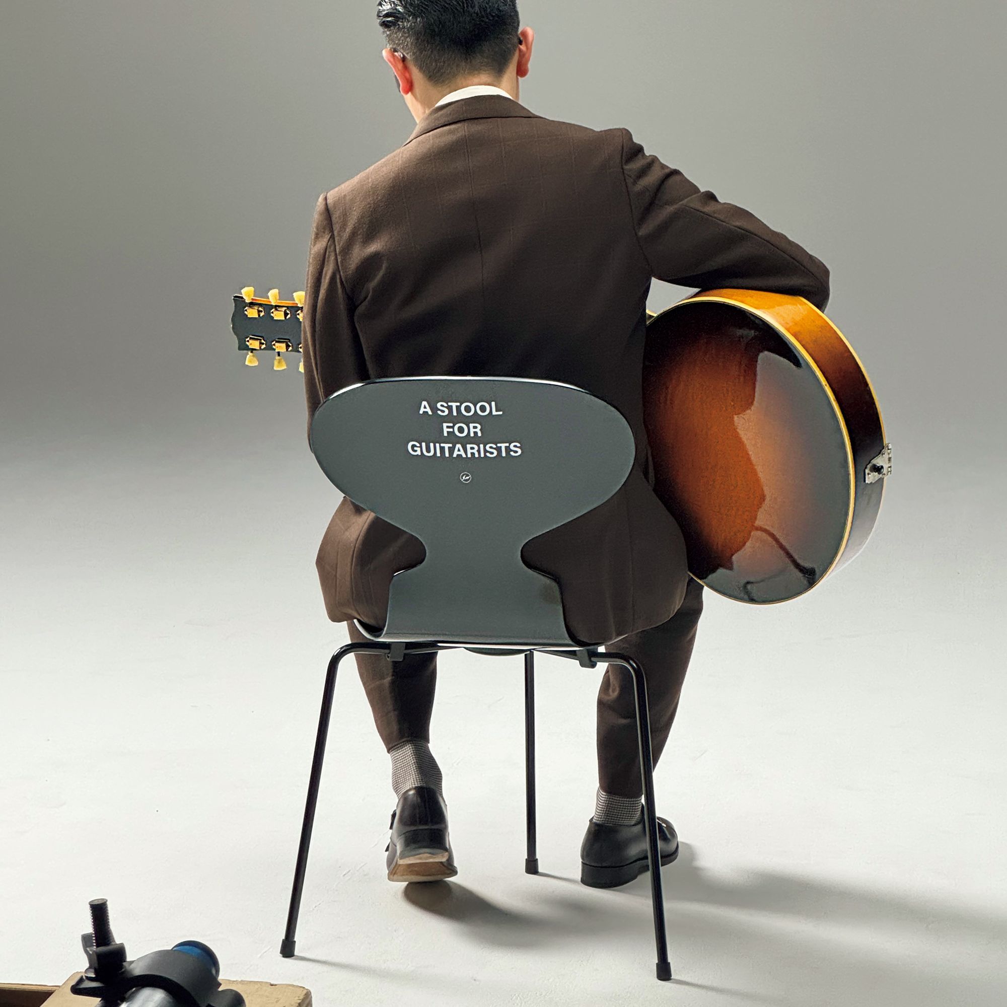 fujiwara-hiroshi-a-stool-for-