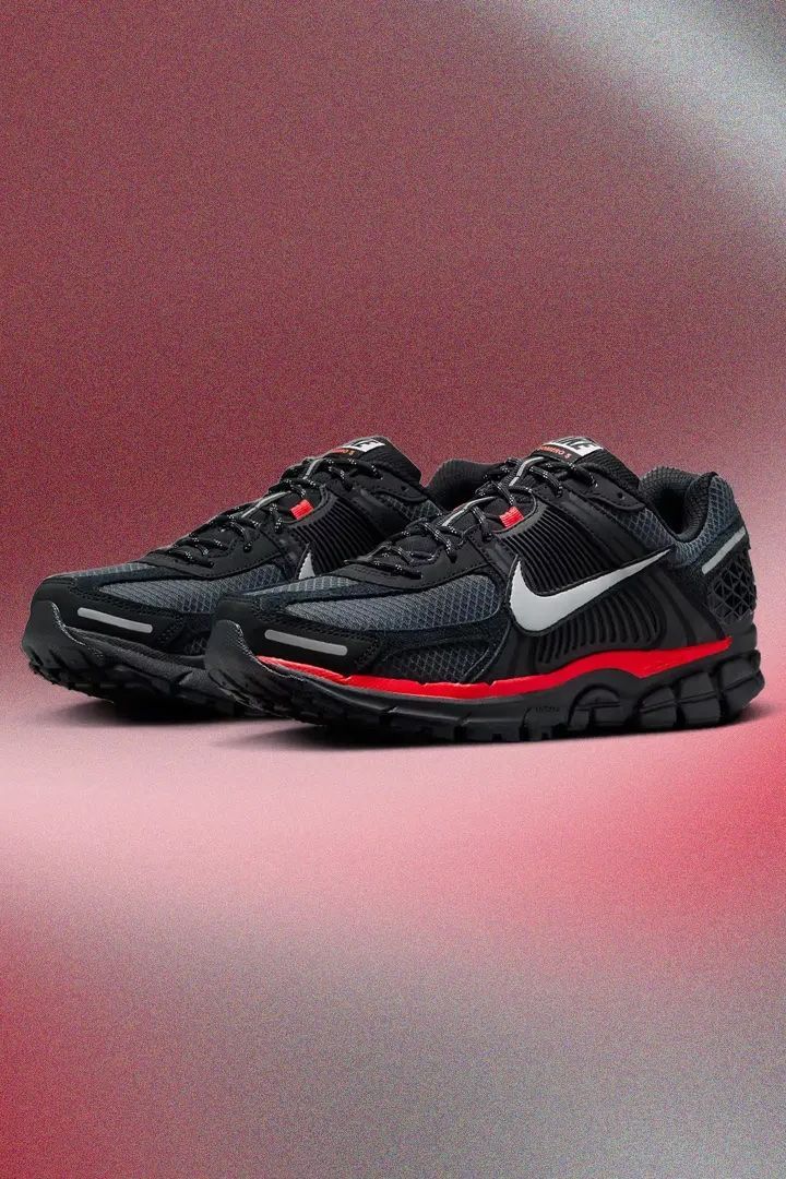 ナイキ「ズーム ボメロ 5 “Bred”」はブラック&レッドの定番カラー