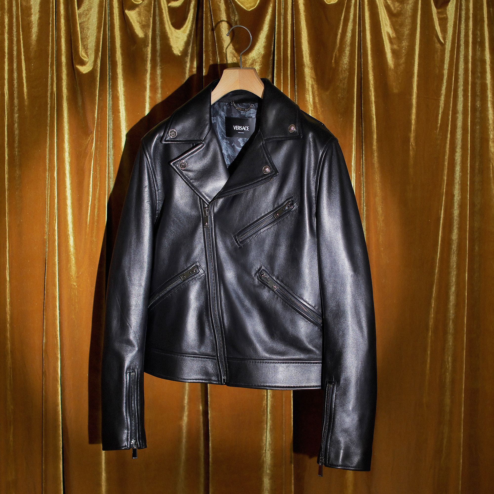 versace-leather-jacket-24-fw-2.jpg