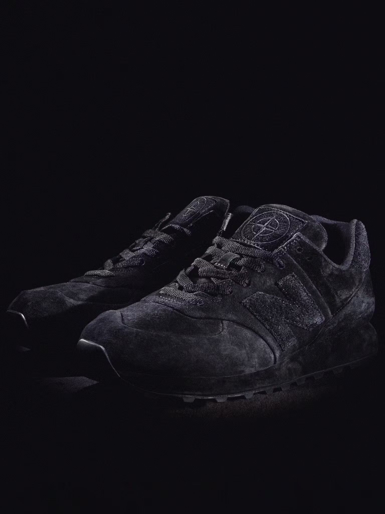 ストーンアイランド×ニューバランス「574 GHOST」はミニマル