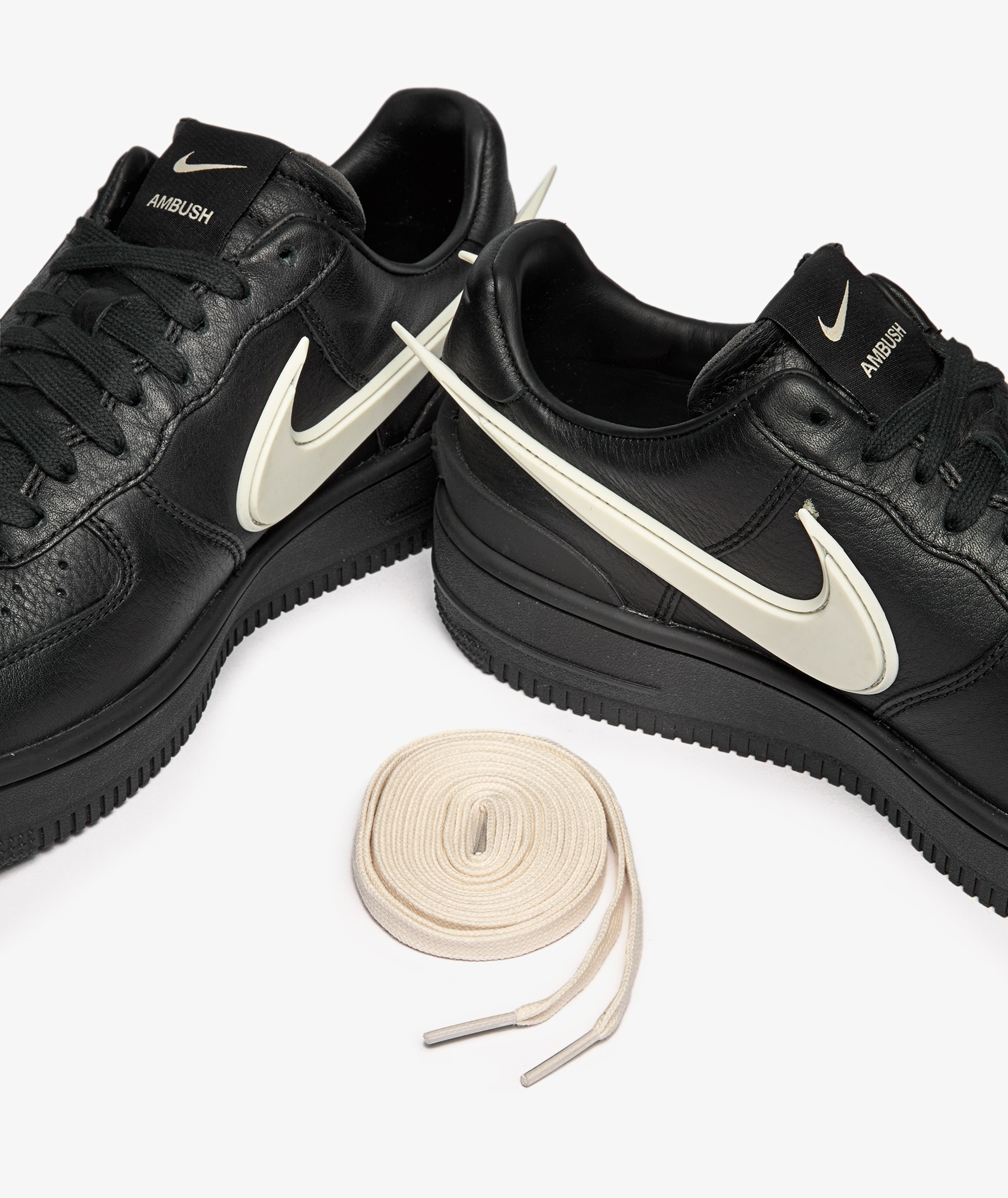DV3464-001_sivasdescalzo-Nike-