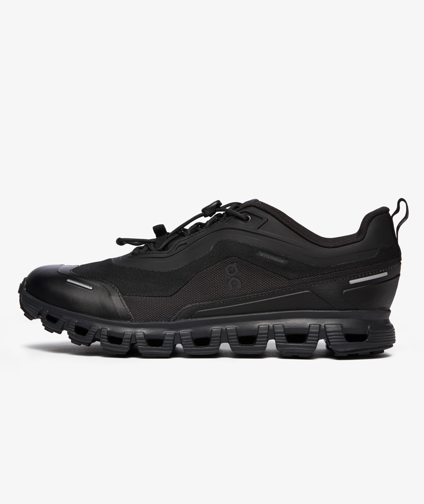 On Cloud 6 in Black | SVD USA
