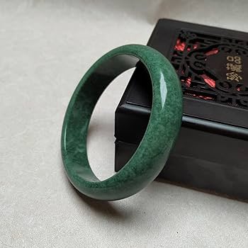 Amazon.co.jp: 天然翡翠バングル 自然な濃い緑の手彫りの広い