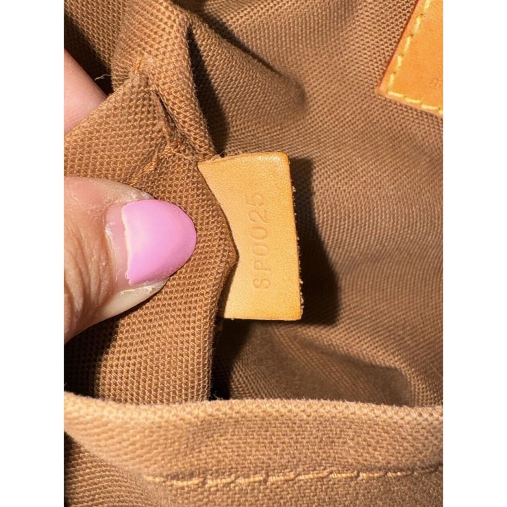 LOUIS VUITTON Monogram Batignolles Vertical (MSRP $1030+) – MK